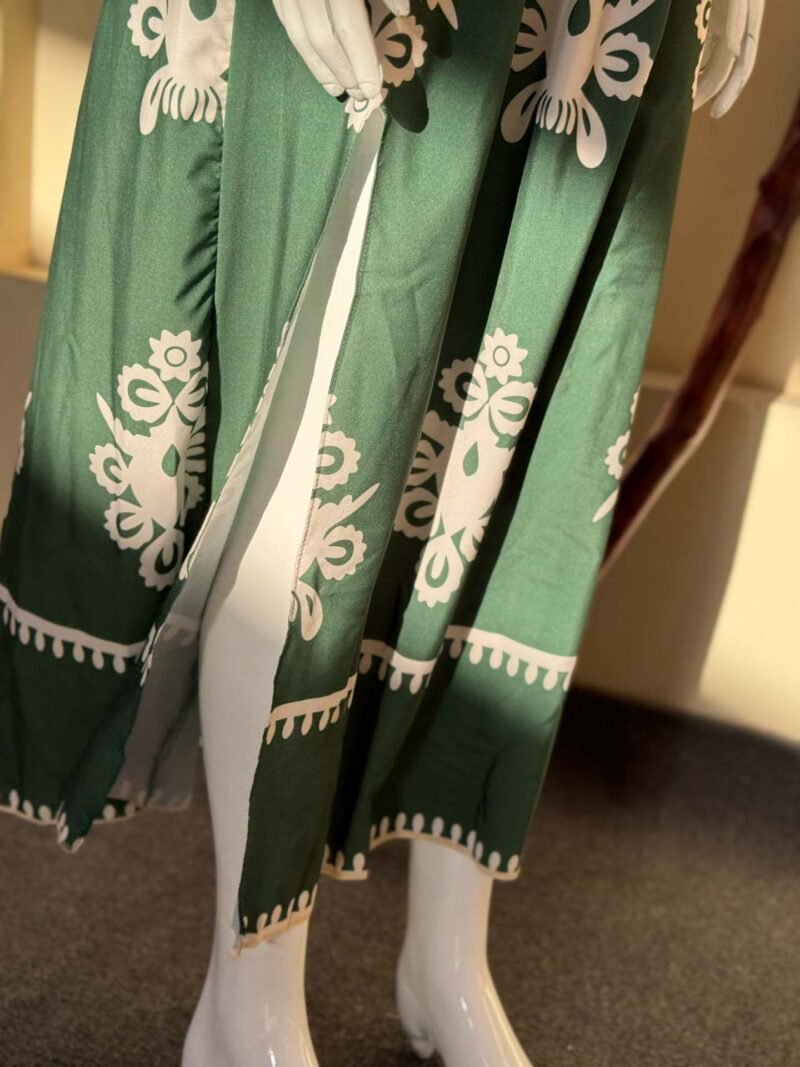⁦Green Dress⁩ - الصورة ⁦4⁩