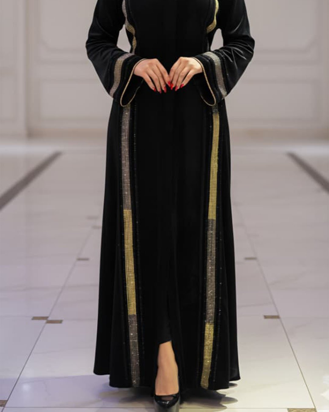 عباية شتوي مخمل شانيل وتطريز بروكار اومبري - الصورة 2