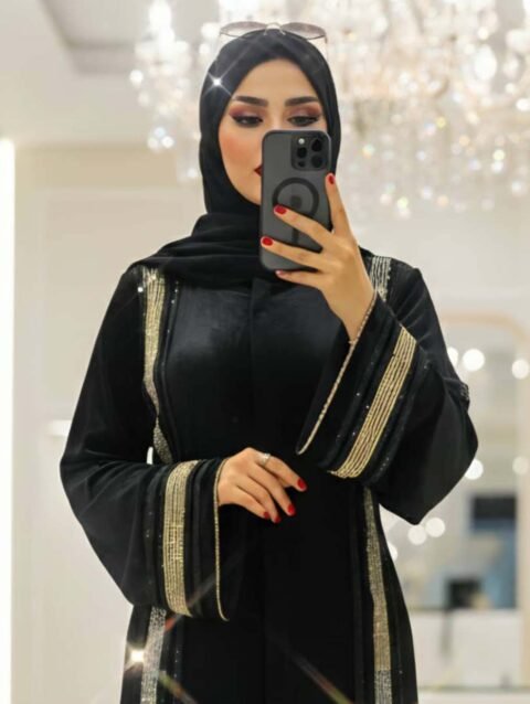 عباية شتوي مخمل شانيل وتطريز بروكار اومبري