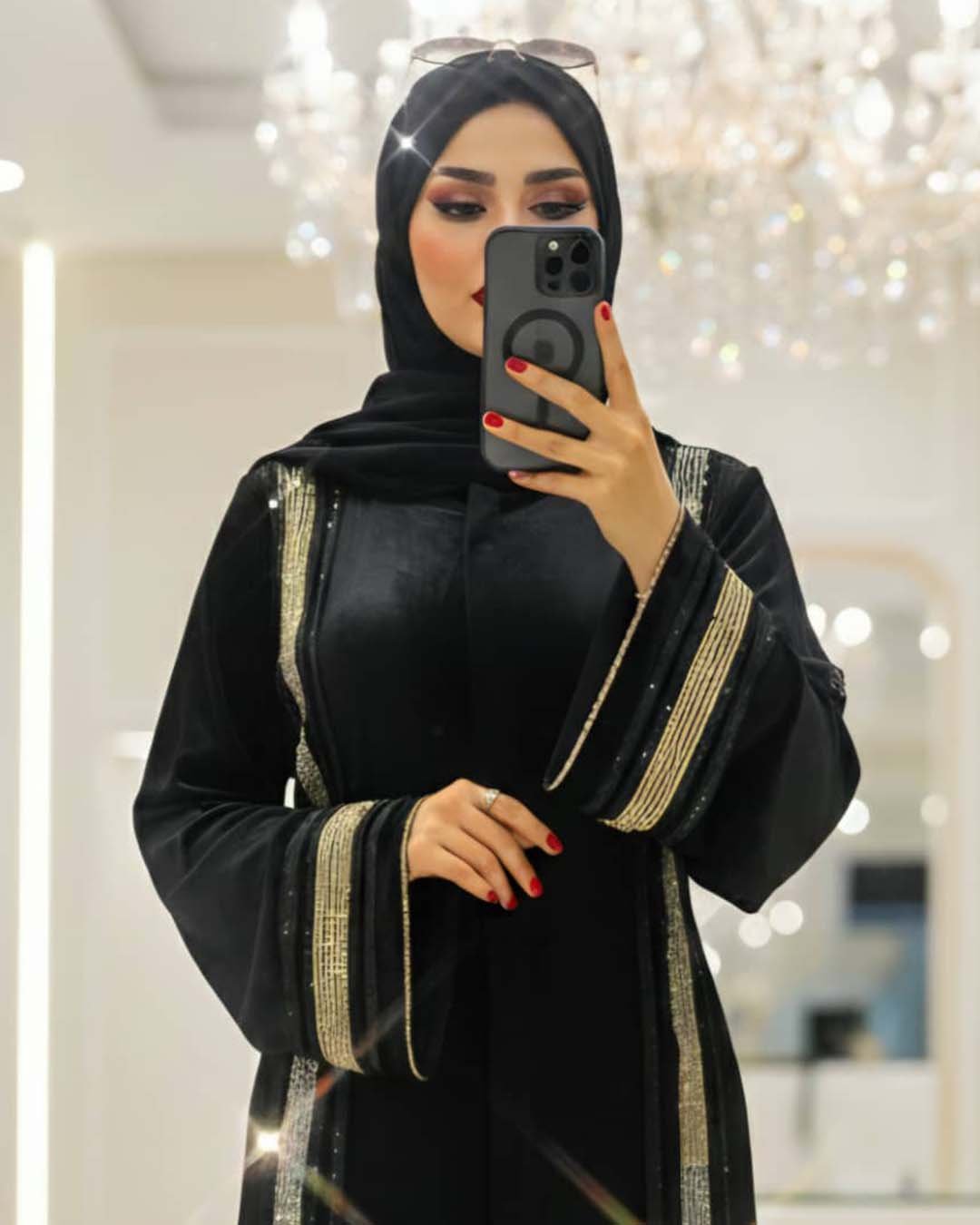 عباية شتوي مخمل شانيل وتطريز بروكار اومبري