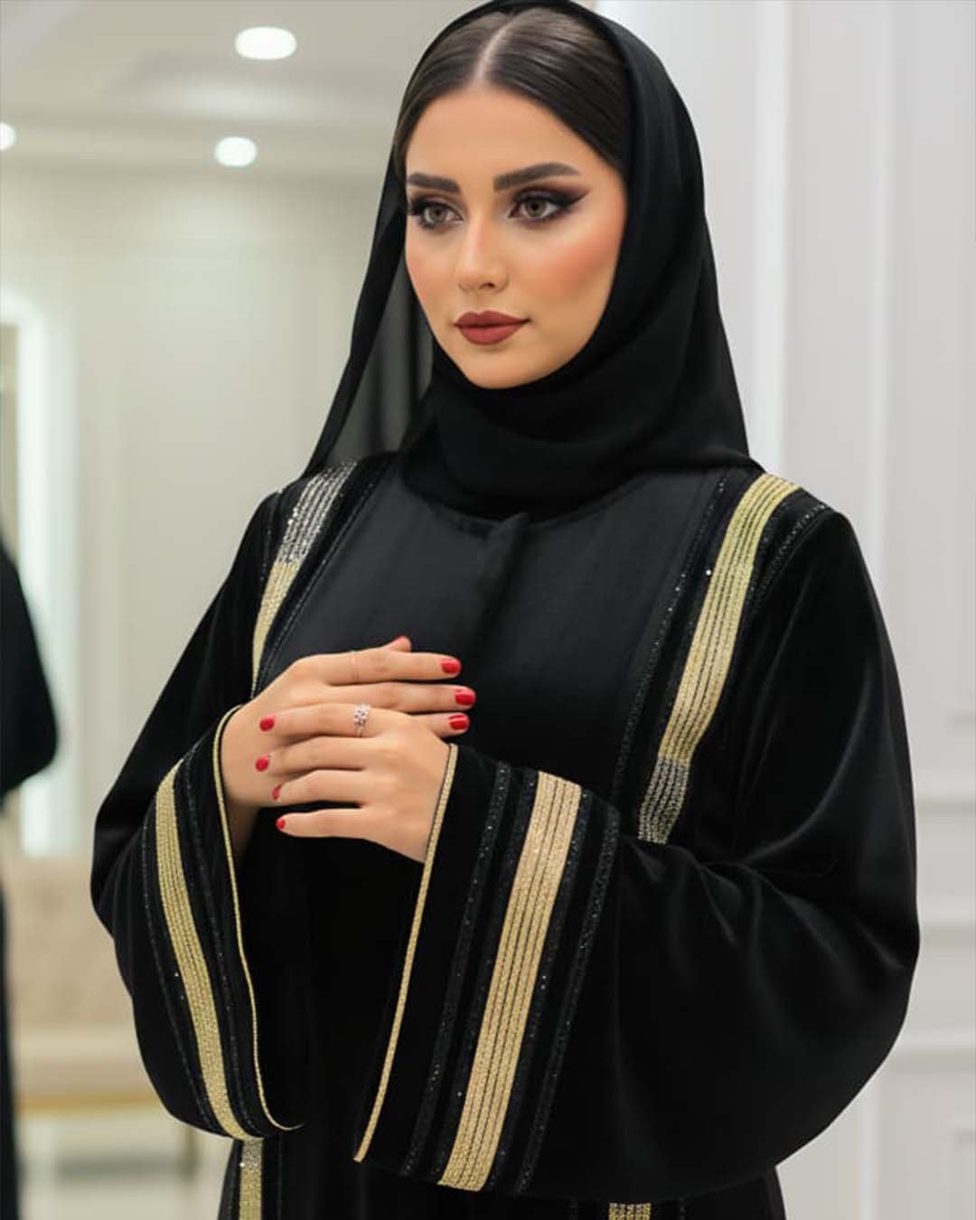 عباية شتوي مخمل شانيل وتطريز بروكار اومبري - الصورة 3