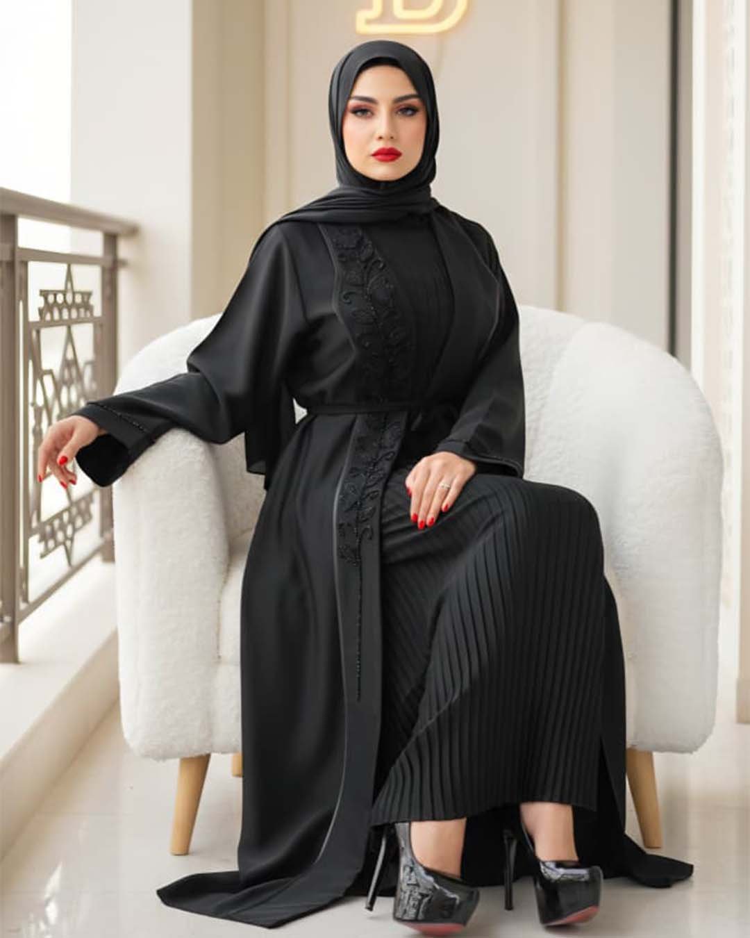 عباية قطعتين موديل قفطان ملكي فستان بلاسيه ومشلح قبة ردة ملكية مع شك يدوي حجر كريستال القماش حبر اماراتي