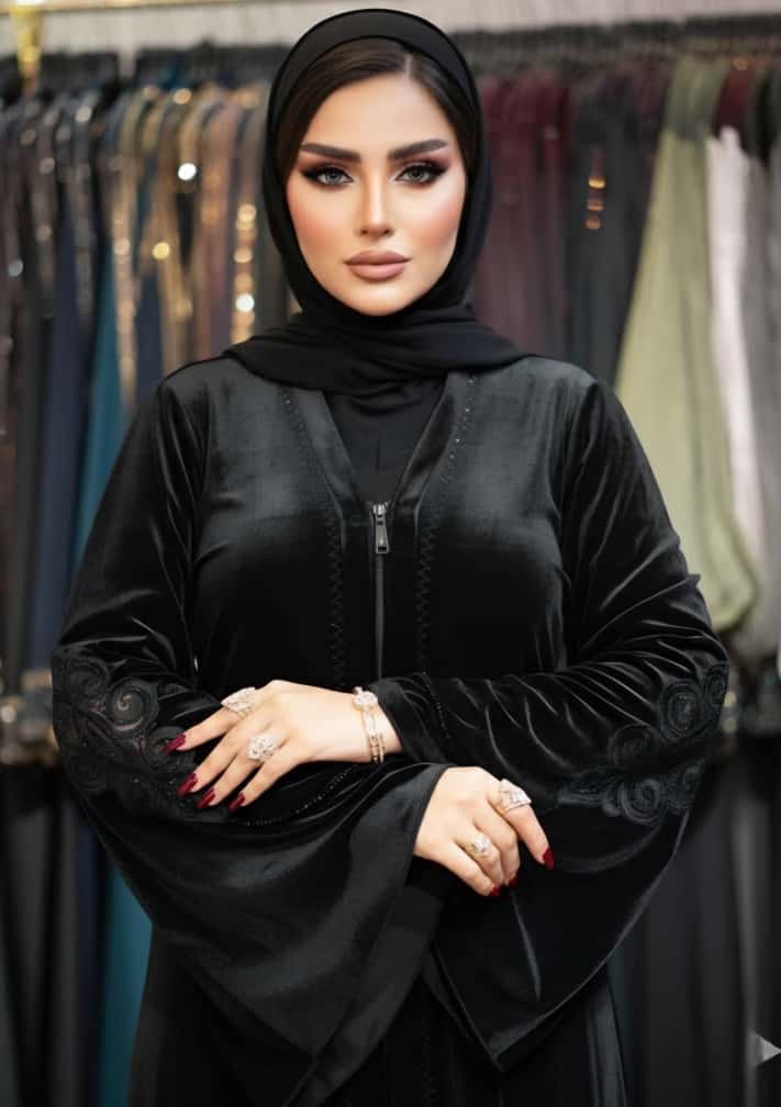 عباية مخمل اجنبي استكس تطريز وتفريغ تول وشك حجر كريستال يدوي - الصورة 3